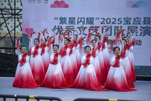 新城控股寶應(yīng)吾悅廣場(chǎng)舉行城區(qū)文藝團(tuán)隊(duì)節(jié)目展演暨專(zhuān)家輔導(dǎo)活動(dòng)